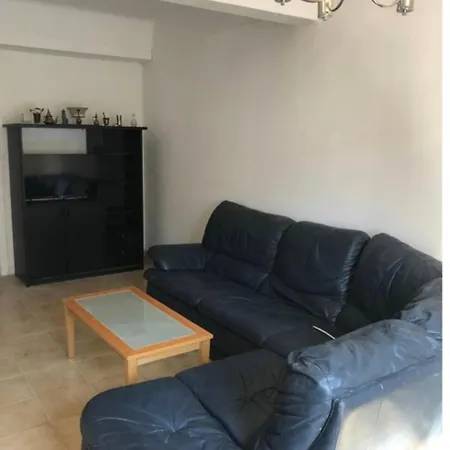 Grande Maison De T7 *