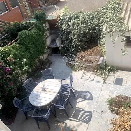 Grande Maison De T7 *