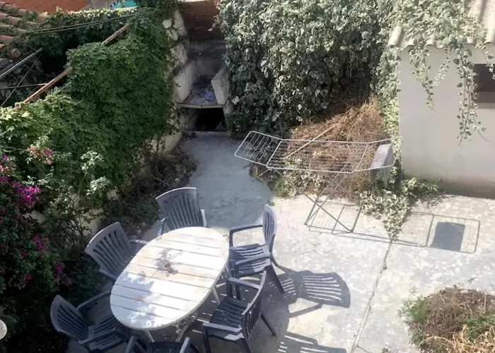 Grande Maison De T7 *